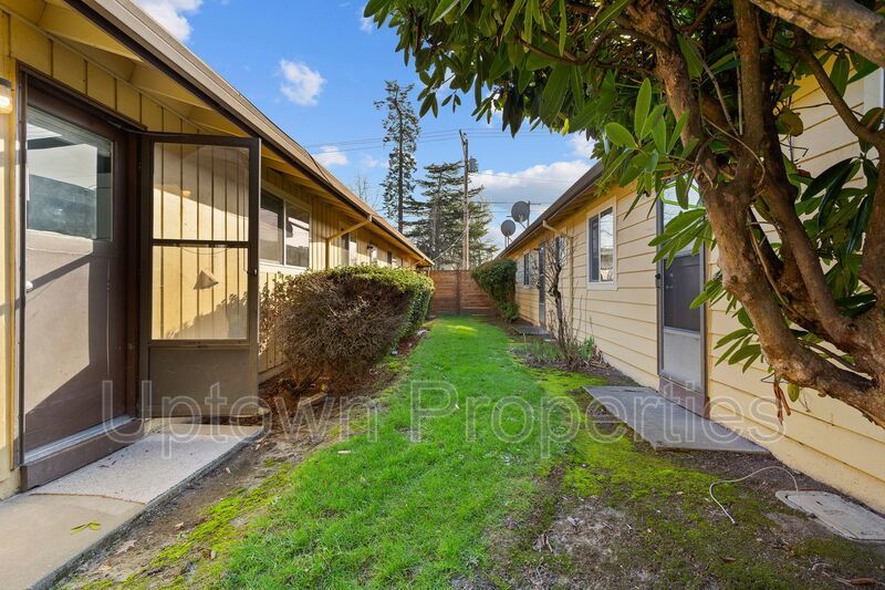 Ground Floor Single Story 2BR/1BTH in  Meadow Brook Village + W/D Included + All pets welcome! property image