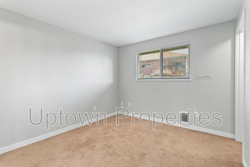 Charming 1-Bedroom Apartment in North St. Johns! property image