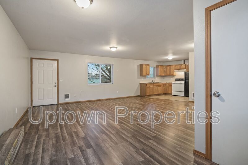 Charming 2BD/1BTH Apartment in Prime NE Portland Location property image