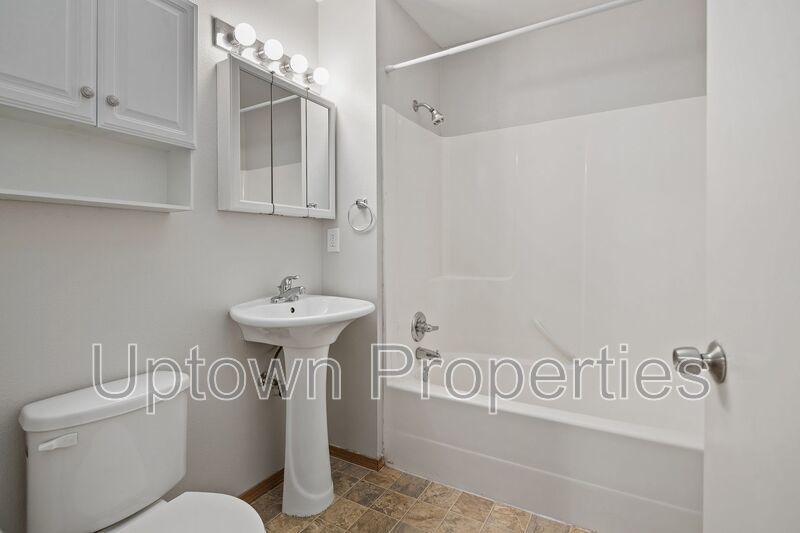 Charming 2BD/1BTH Apartment in Prime NE Portland Location property image