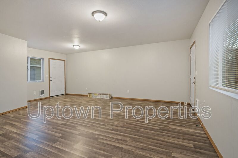 Charming 2BD/1BTH Apartment in Prime NE Portland Location property image