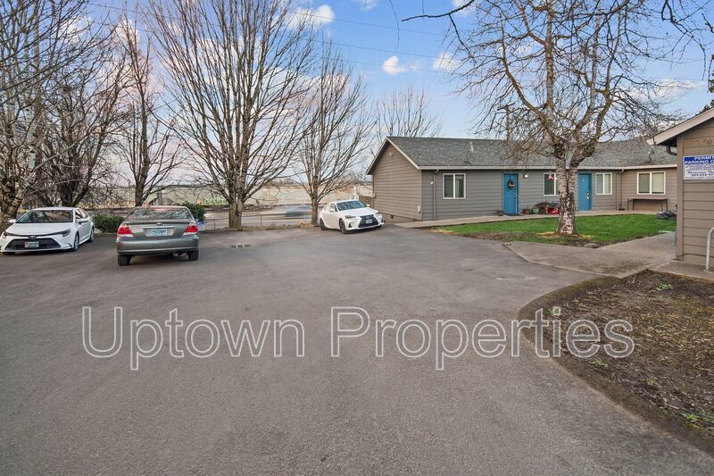 Charming 2BD/1BTH Apartment in Prime NE Portland Location property image