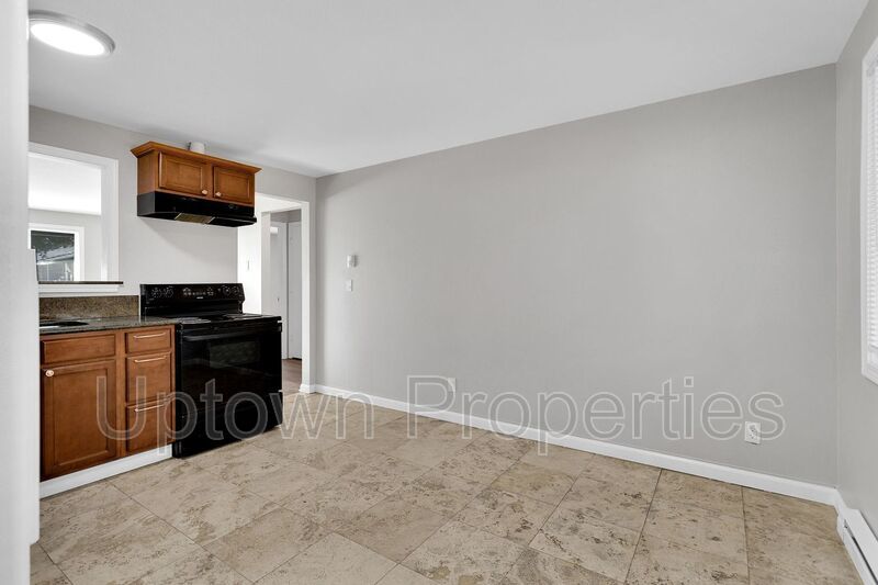 2BD/1BTH in Central Hillsboro + 1-Car Garage property image