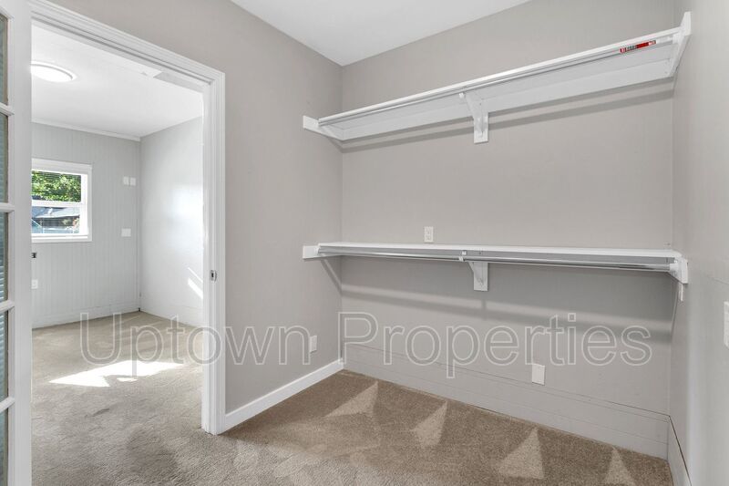 2BD/1BTH in Central Hillsboro + 1-Car Garage property image