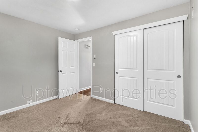 2BD/1BTH in Central Hillsboro + 1-Car Garage property image