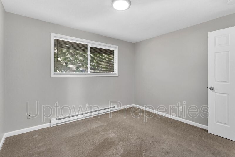 2BD/1BTH in Central Hillsboro + 1-Car Garage property image