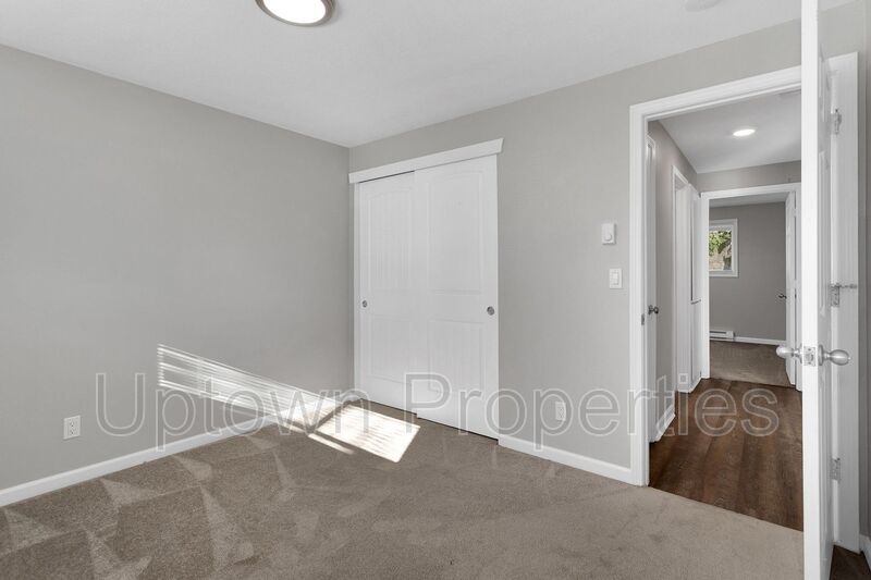 2BD/1BTH in Central Hillsboro + 1-Car Garage property image