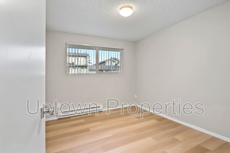 Ground Floor 3 bed - $100 Total Move In! Laundry Onsite - Walk to public transit!! property image