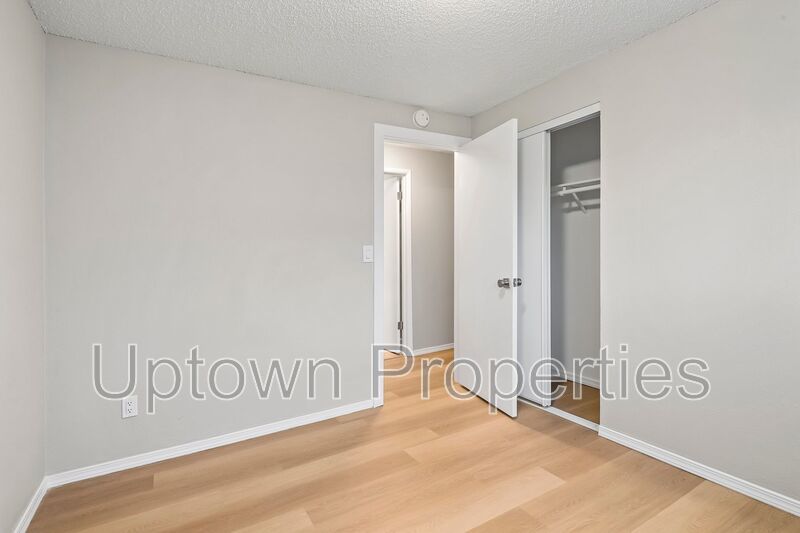 Ground Floor 3 bed - $100 Total Move In! Laundry Onsite - Walk to public transit!! property image