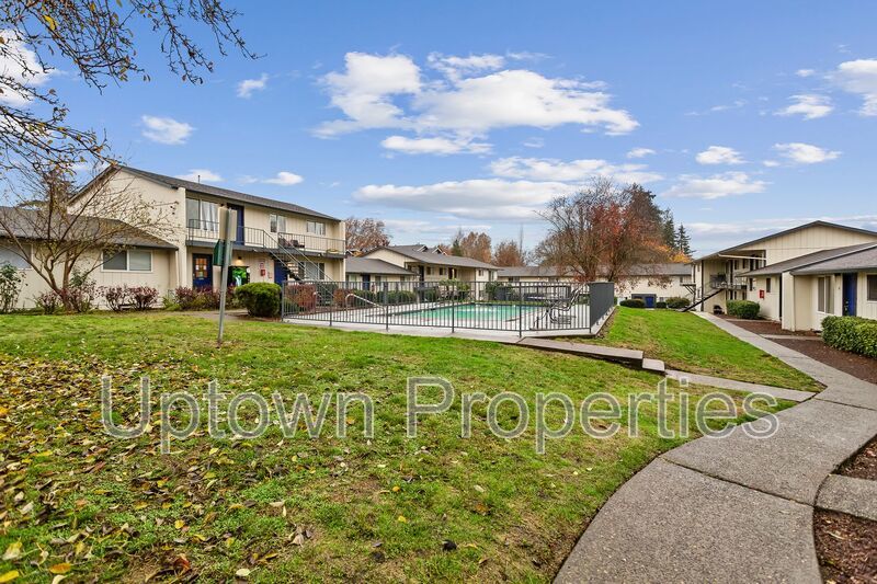 Ground Floor 2 Bed 1 Bath + Wood Floors + Assigned Parking + Large Patio property image