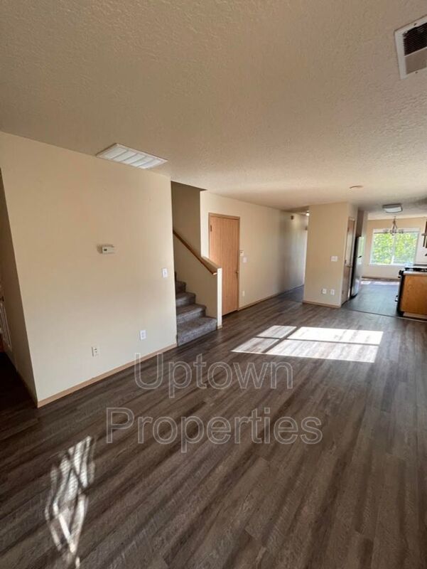 Spacious 3BD/2.5BTH Duplex in Happy Valley property image