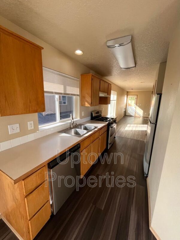 Spacious 3BD/2.5BTH Duplex in Happy Valley property image