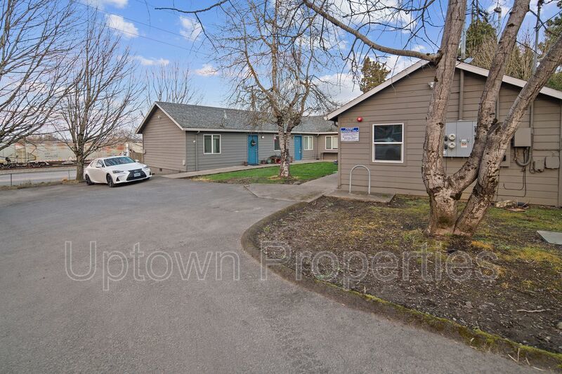 Charming Woodlawn Single Level Plex! Ground Floor Entry - Parking Included property image