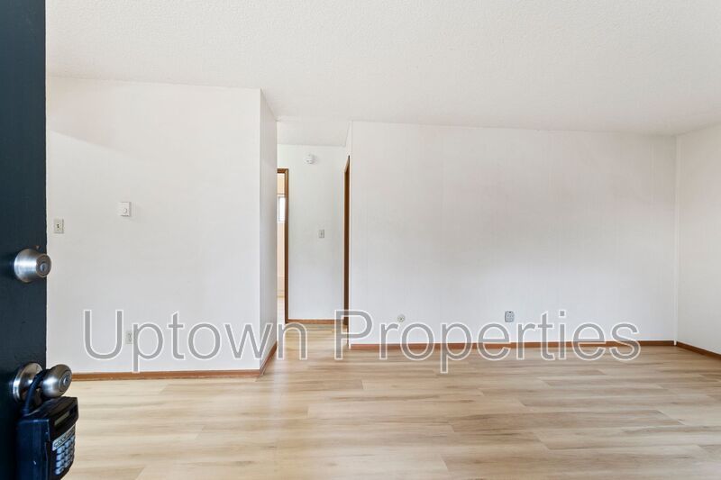 $550 OFF First Month's Rent: 2BD/1BTH Ground-level Apartment in NE Portland property image