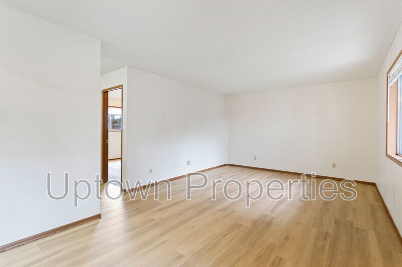 $550 OFF First Month's Rent: 2BD/1BTH Ground-level Apartment in NE Portland property image