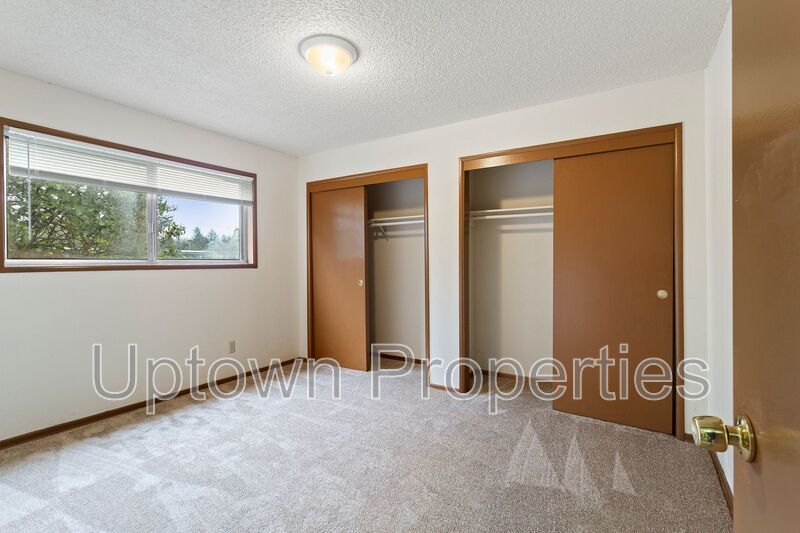 $550 OFF First Month's Rent: 2BD/1BTH Ground-level Apartment in NE Portland property image