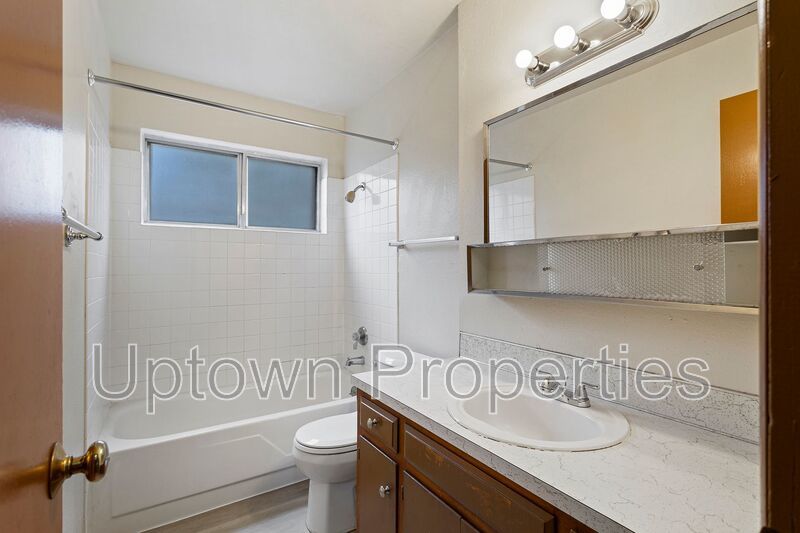 $550 OFF First Month's Rent: 2BD/1BTH Ground-level Apartment in NE Portland property image