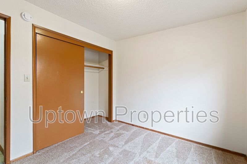 $550 OFF First Month's Rent: 2BD/1BTH Ground-level Apartment in NE Portland property image
