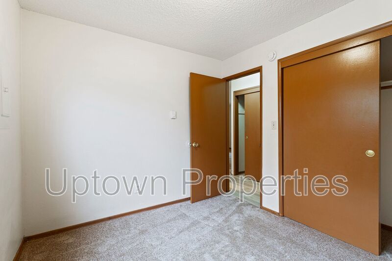 $550 OFF First Month's Rent: 2BD/1BTH Ground-level Apartment in NE Portland property image
