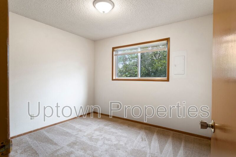 $550 OFF First Month's Rent: 2BD/1BTH Ground-level Apartment in NE Portland property image