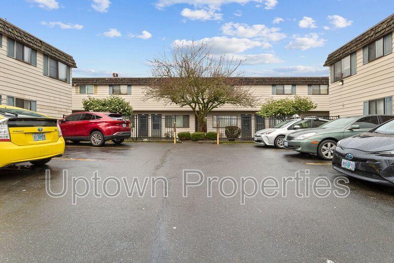 $550 OFF First Month's Rent: 2BD/1BTH Ground-level Apartment in NE Portland property image