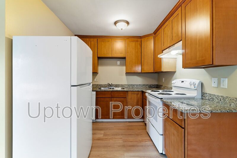 FREE First Month's Rent: 2BD/1BTH Ground-level Apartment in SW Portland property image