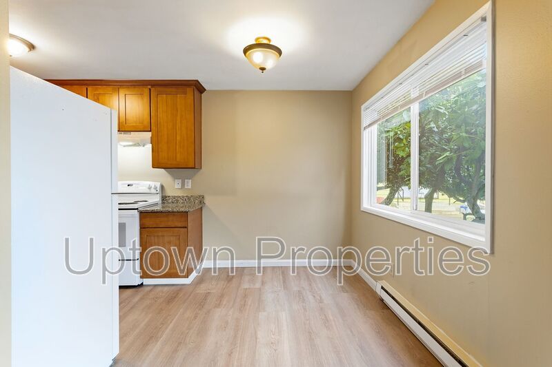 FREE First Month's Rent: 2BD/1BTH Ground-level Apartment in SW Portland property image
