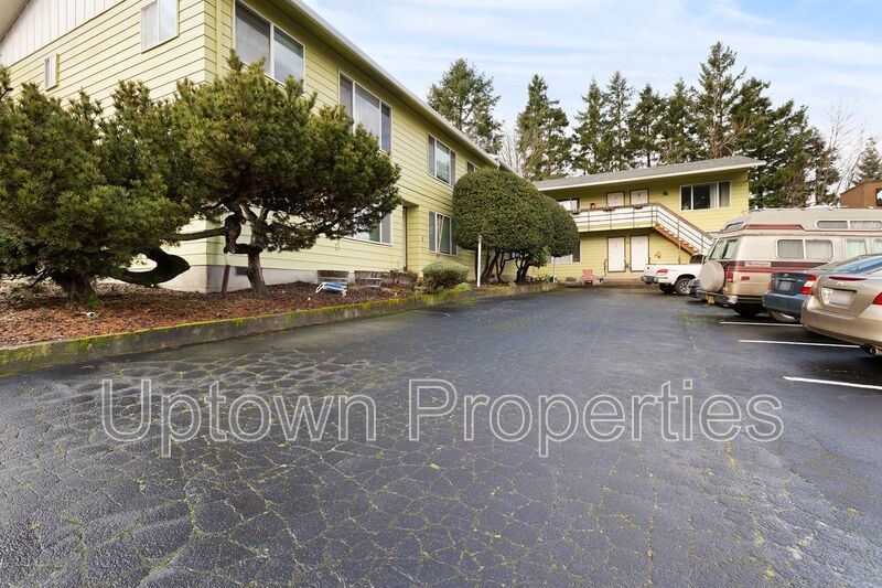FREE First Month's Rent: 2BD/1BTH Ground-level Apartment in SW Portland property image
