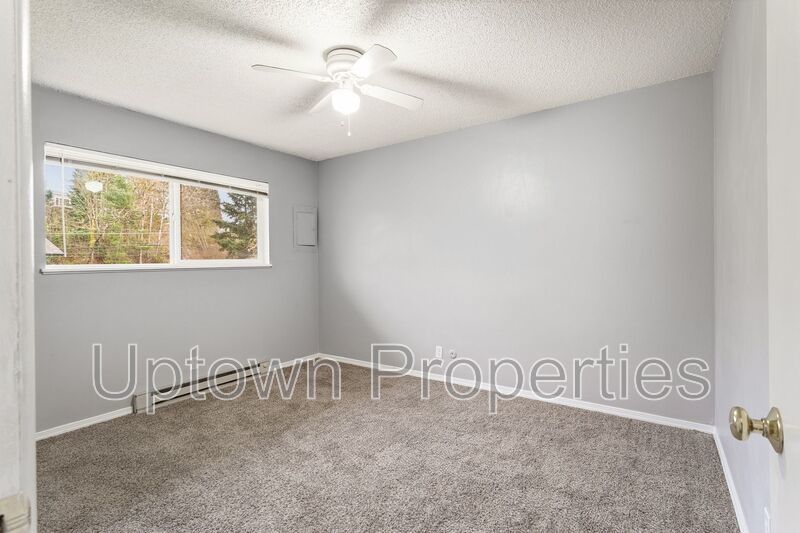 $700 OFF First Month's Rent: Charming Upstairs Unit in SW Portland with Easy City Access property image