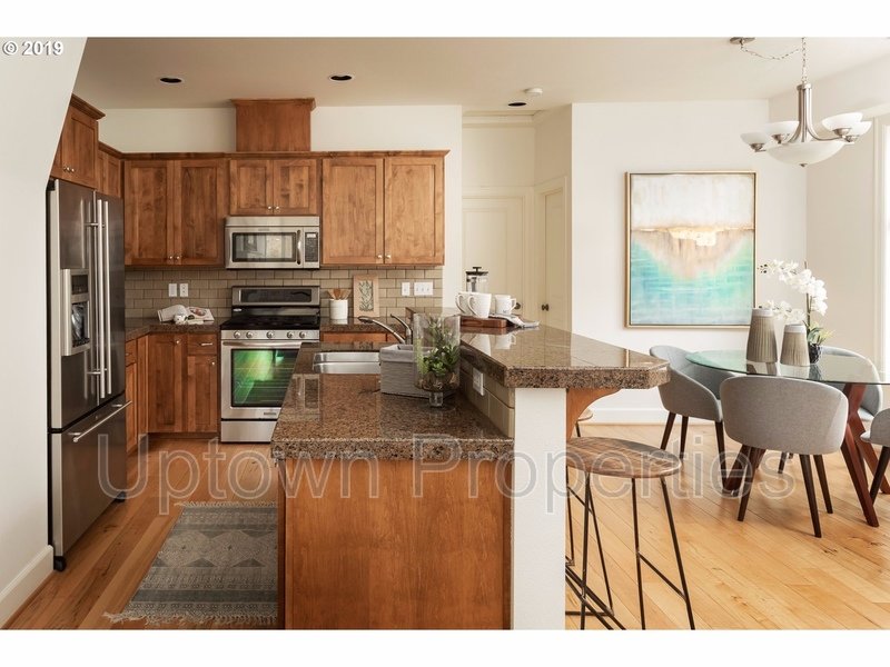 Amazing 3 bed / 2.5 bath Duplex with Bonus Room! property image