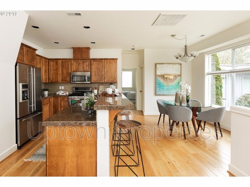 Amazing 3 bed / 2.5 bath Duplex with Bonus Room! property image