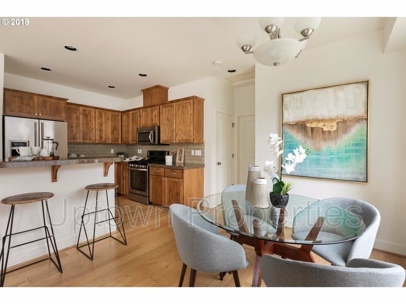 Amazing 3 bed / 2.5 bath Duplex with Bonus Room! property image