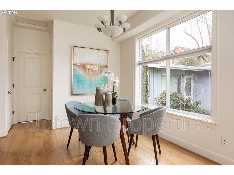 Amazing 3 bed / 2.5 bath Duplex with Bonus Room! property image