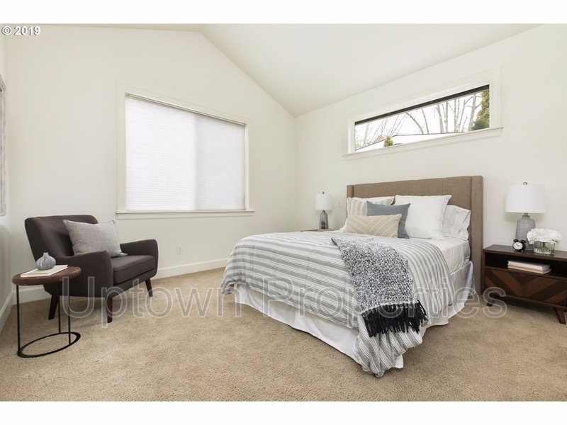 Amazing 3 bed / 2.5 bath Duplex with Bonus Room! property image