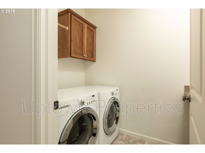 Amazing 3 bed / 2.5 bath Duplex with Bonus Room! property image