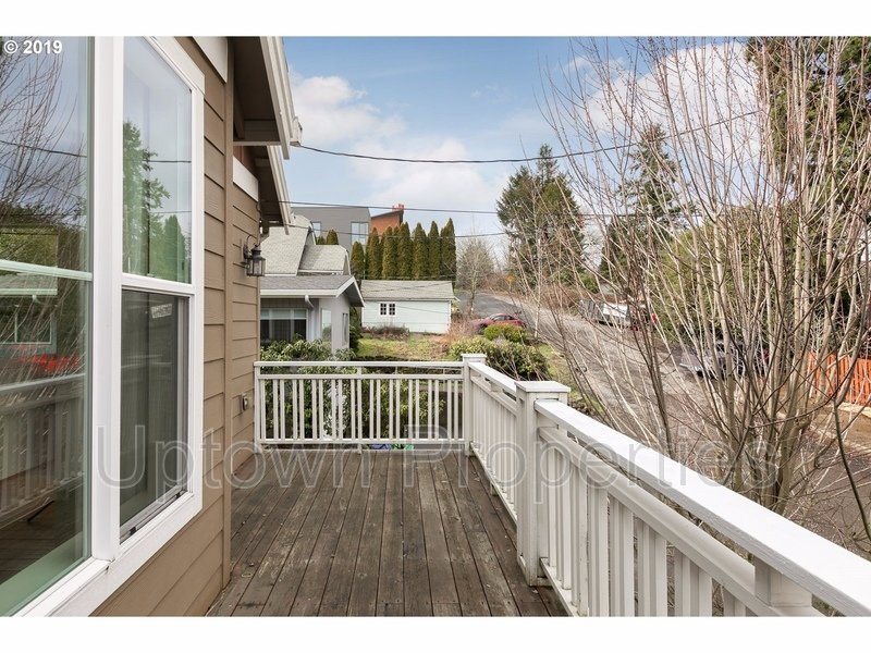 Amazing 3 bed / 2.5 bath Duplex with Bonus Room! property image