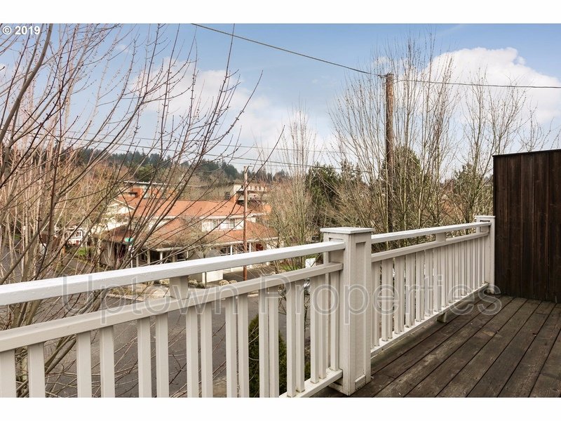 Amazing 3 bed / 2.5 bath Duplex with Bonus Room! property image