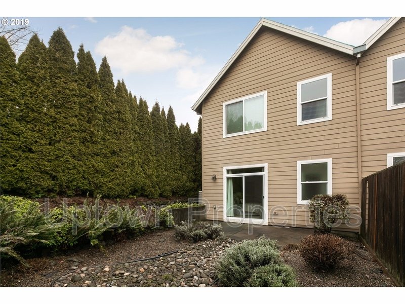 Amazing 3 bed / 2.5 bath Duplex with Bonus Room! property image