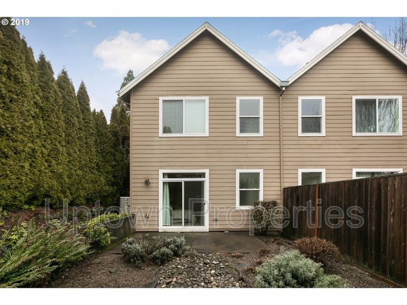 Amazing 3 bed / 2.5 bath Duplex with Bonus Room! property image