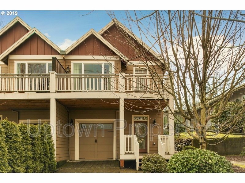 Amazing 3 bed / 2.5 bath Duplex with Bonus Room! property image