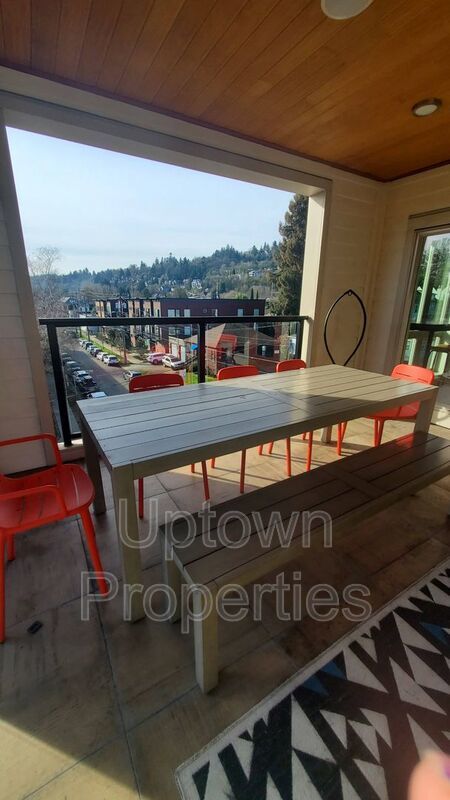 Modern Studio + A/C + W/D + Wood Floors + Walk to Willamette River! property image