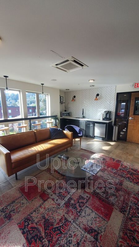 Modern Studio + A/C + W/D + Wood Floors + Walk to Willamette River! property image