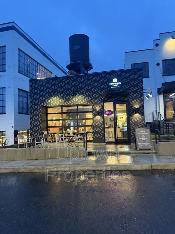 Modern Studio + A/C + W/D + Wood Floors + Walk to Willamette River! property image