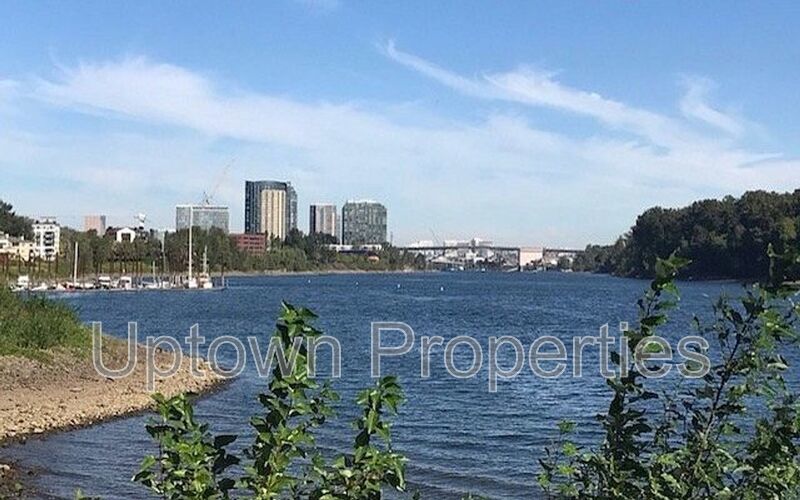 Modern Studio + A/C + W/D + Wood Floors + Walk to Willamette River! property image