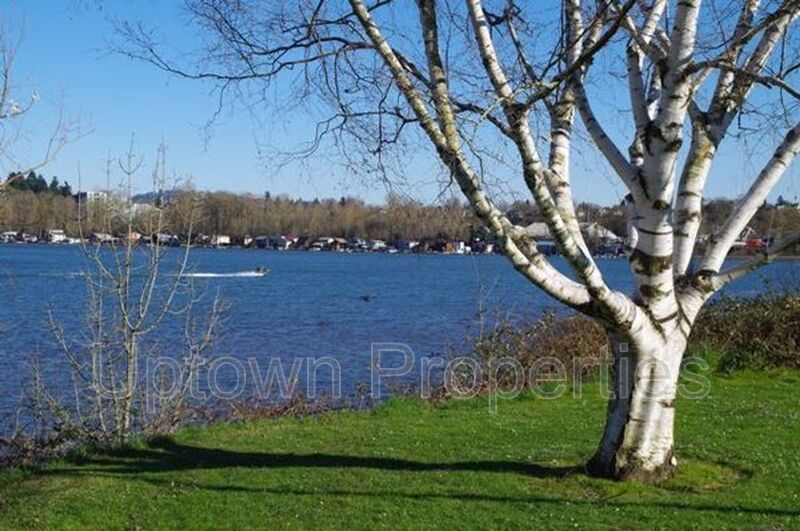 Modern Studio + A/C + W/D + Wood Floors + Walk to Willamette River! property image