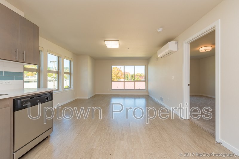 Ground Floor 1 bed + Private Patio + Wood Floors + W/D + A/C property image