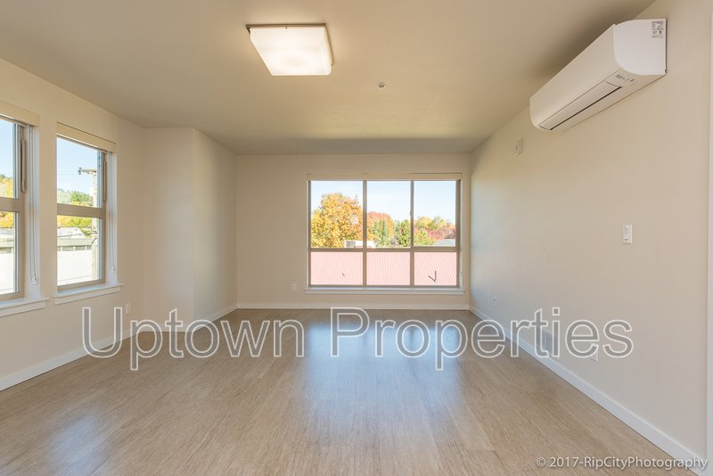 Ground Floor 1 bed + Private Patio + Wood Floors + W/D + A/C property image
