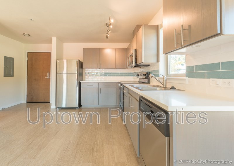 Ground Floor 1 bed + Private Patio + Wood Floors + W/D + A/C property image