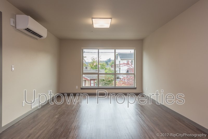 Ground Floor 1 bed + Private Patio + Wood Floors + W/D + A/C property image