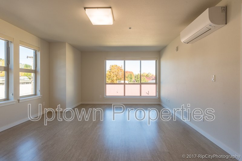 Ground Floor 1 bed + Private Patio + Wood Floors + W/D + A/C property image